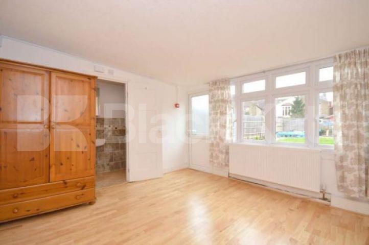 			NEW INSTRUCTION ( Includes Gas, Electricity and Water)., 1 Bedroom, 1 bath, 1 reception Apartment			 Baldry Gardens, Streatham Common